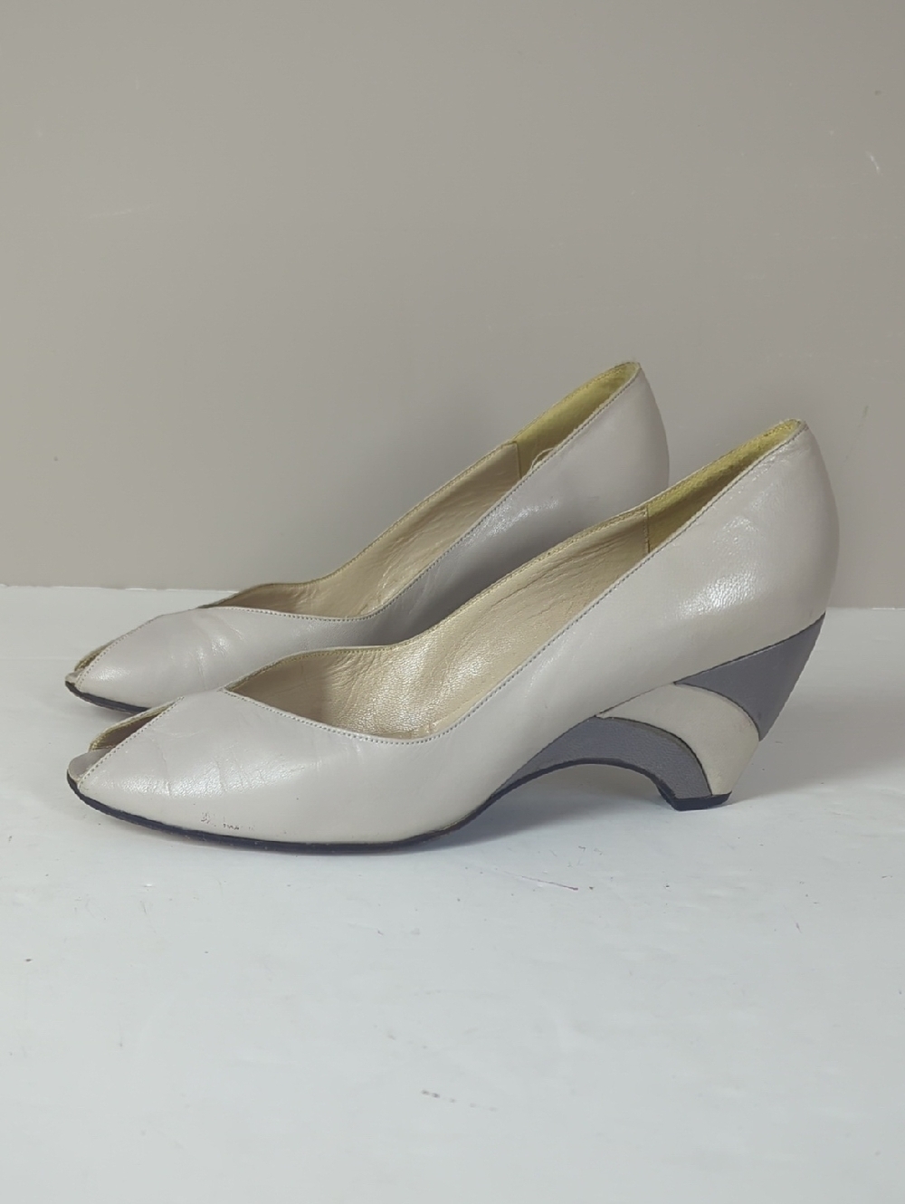 Vintage Stuart Weitzman Heels 8 Leather Sculptural Heel Minimalis